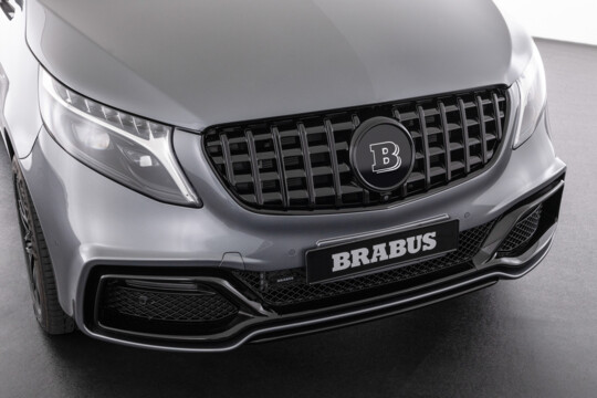 Signature front grille sport